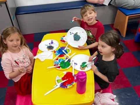 kids eating cake at table