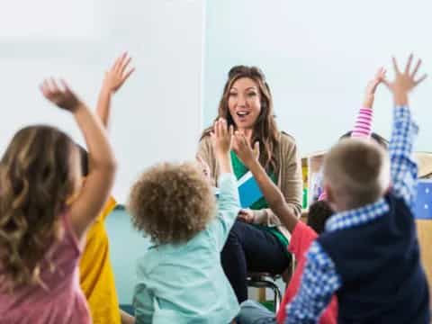 a teacher teaching her students