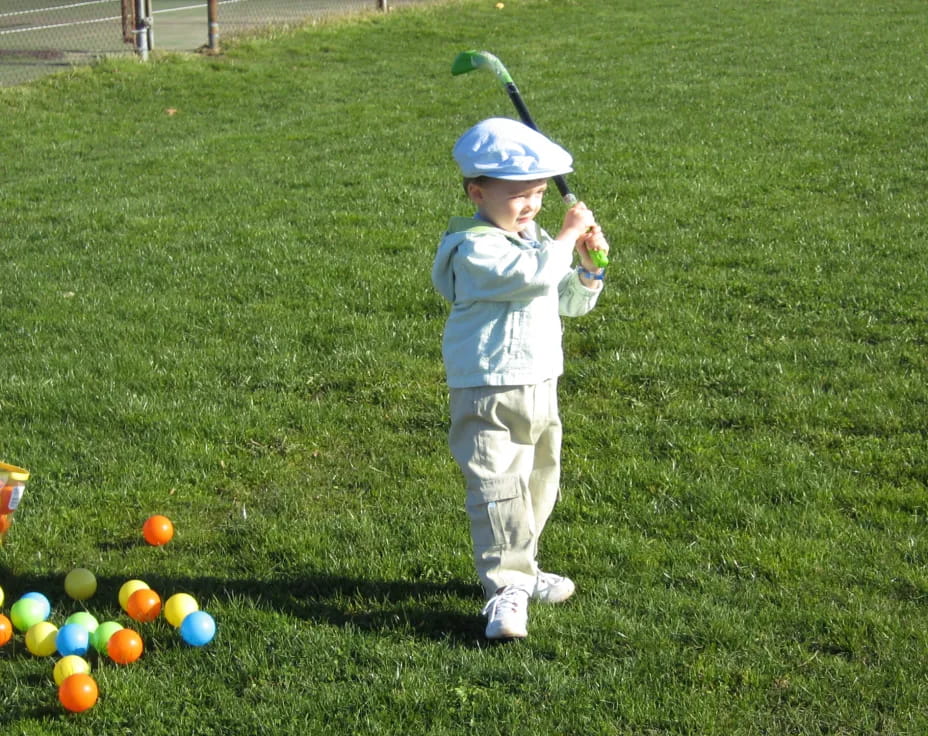 a kid playing tee ball