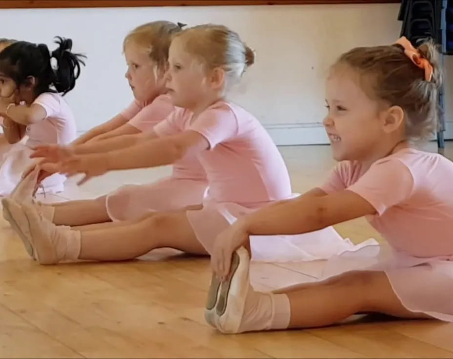 a group of girls in a circle