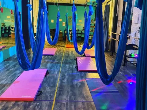 a room with blue and yellow bars