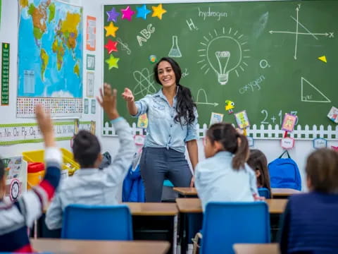 a teacher teaching her students