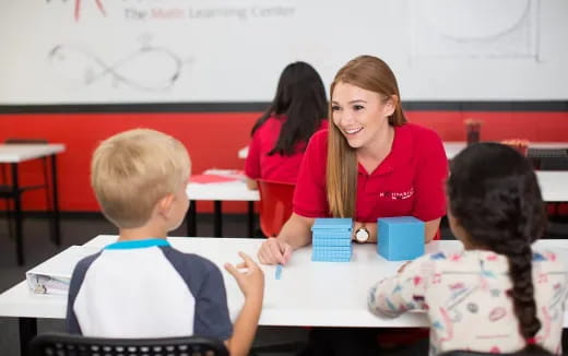 a teacher teaching her students