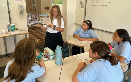 a teacher teaching her students