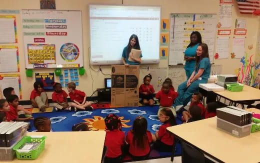 a teacher teaching her students