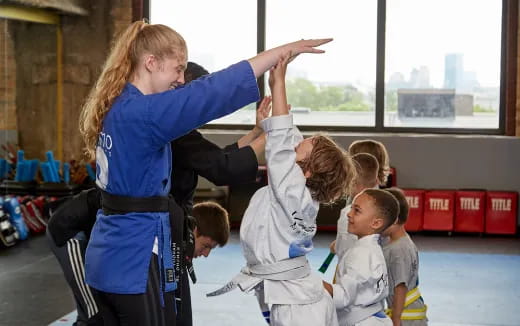 a teacher teaching her students