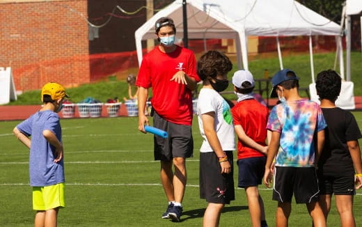a person throwing a frisbee