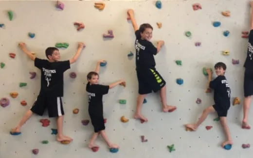 a group of kids in a circle