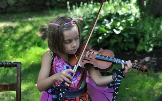 a girl playing a violin