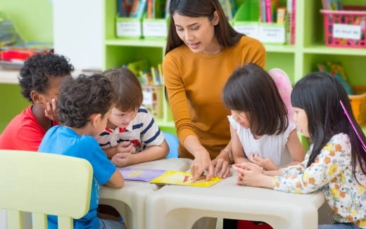 a teacher teaching her students