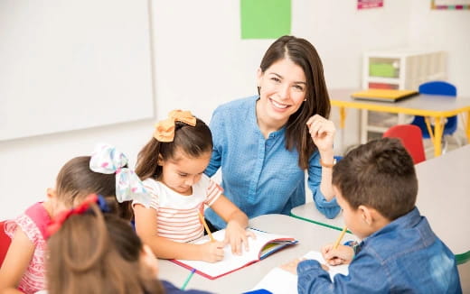 a teacher teaching her students