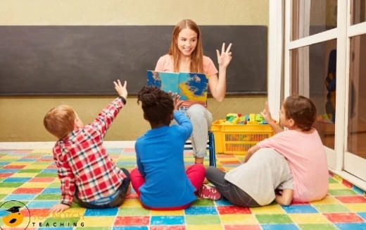 a teacher teaching her students