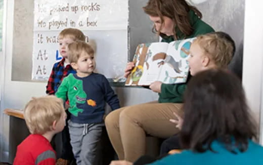 a teacher teaching her students