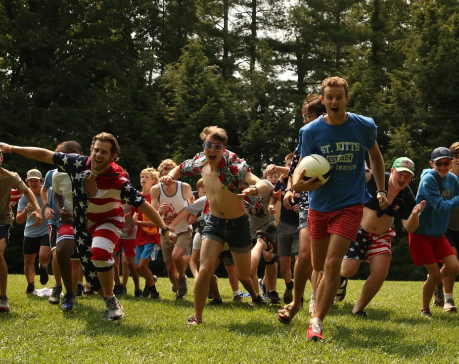 a group of people running