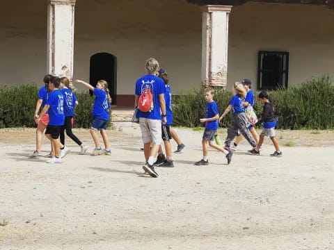 a group of kids running