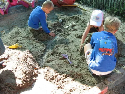 children digging in the dirt