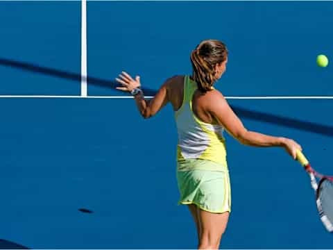 a woman playing tennis