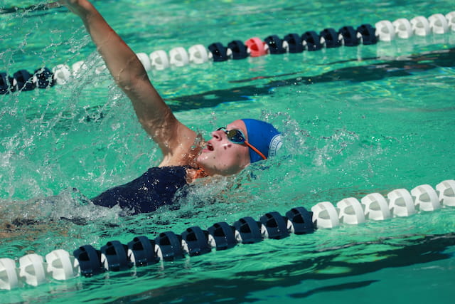 a person swimming in a pool