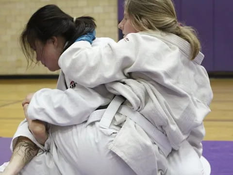 a couple of women hugging