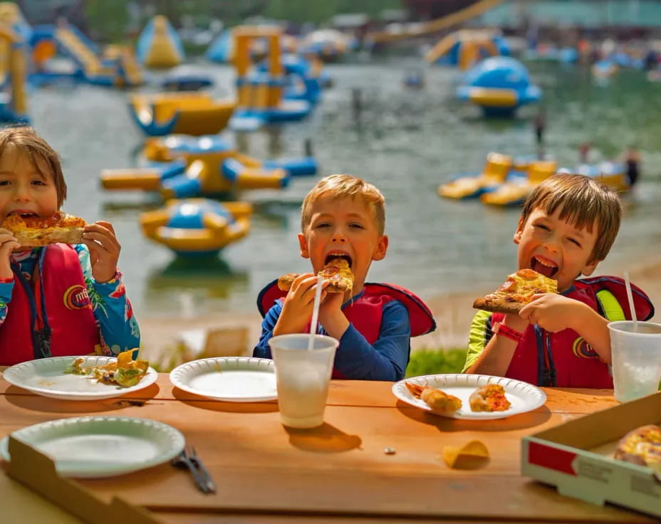 kids eating pizza at a table