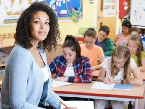 a teacher teaching her students