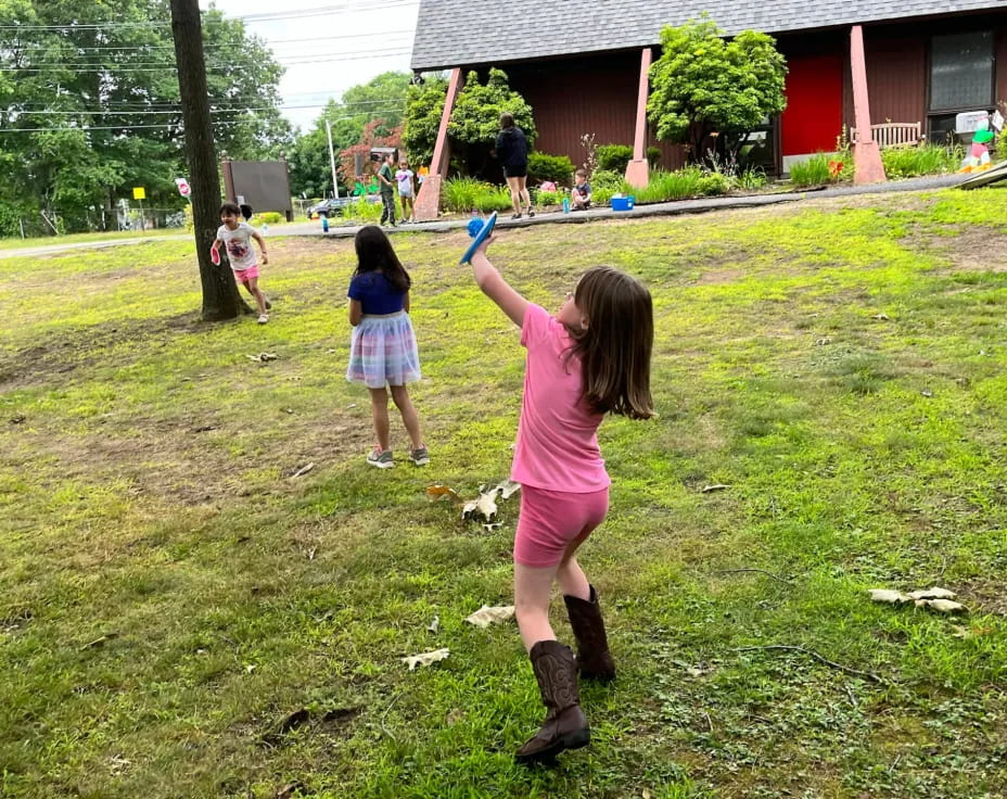 a girl throwing a frisbee