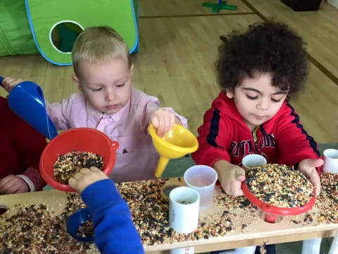 children eating from bowls