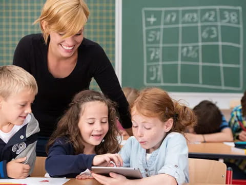 a teacher teaching her students