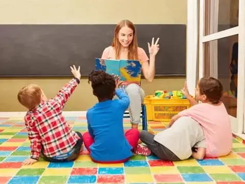 a teacher teaching her students