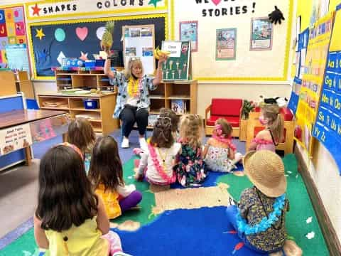 a teacher teaching her students