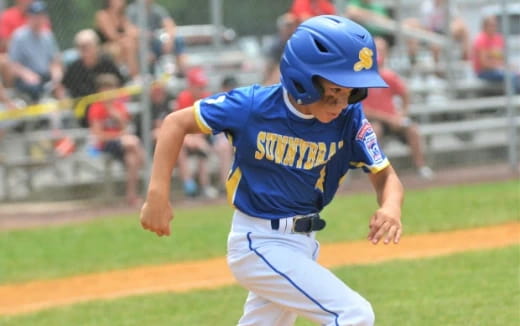 a baseball player running