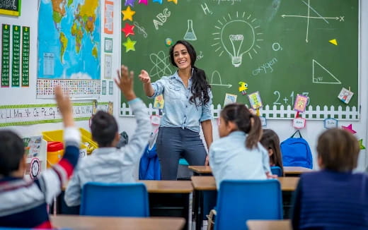 a teacher teaching her students