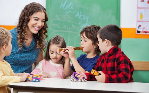 a teacher teaching her students