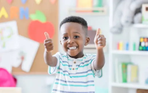 a child holding up his fingers