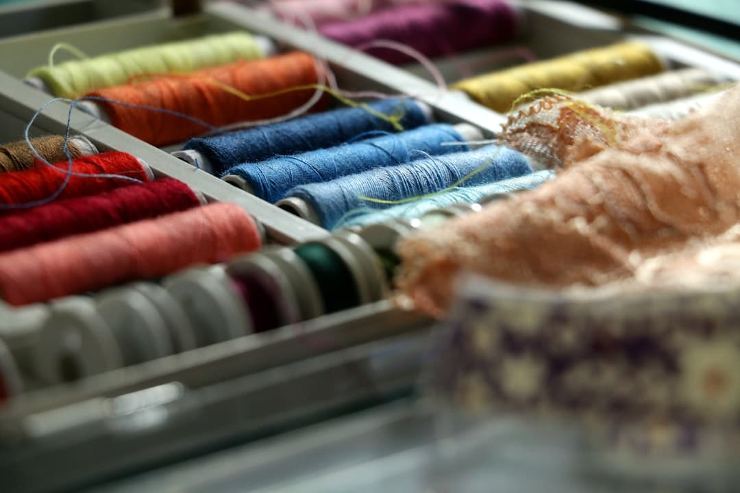 a tray of spools of thread and spools of thread